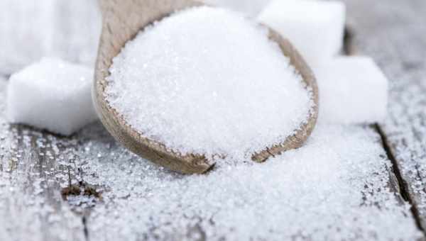 К чему рассыпать сахар: приметы – к деньгам, карьерному росту или к ремонту?